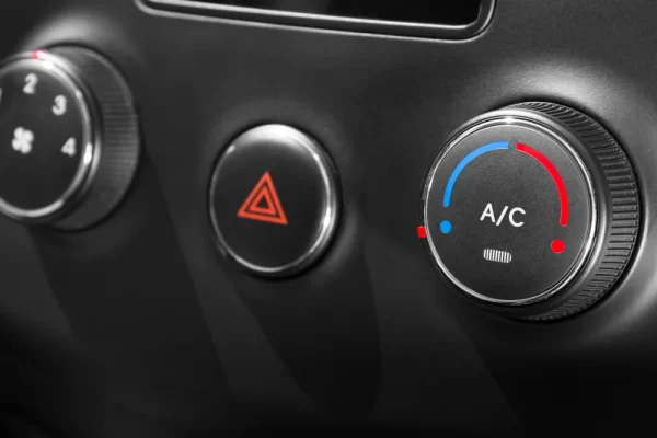 دکمه AC در ماشین